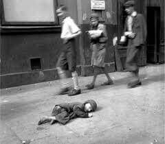 An image of indifference from another time: the Warsaw Ghetto, World War II (1943)